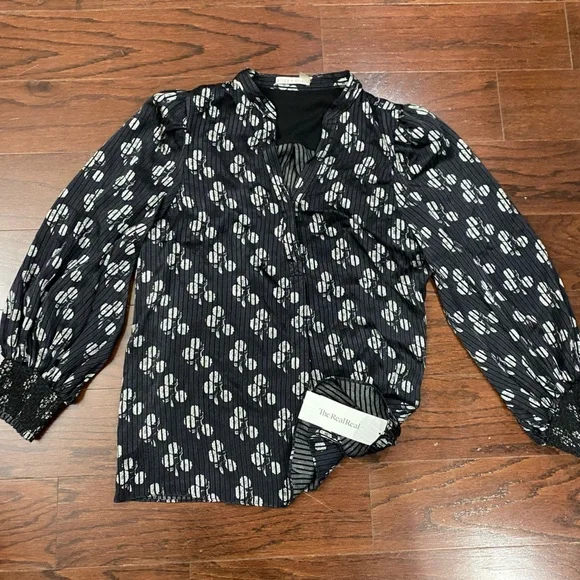 Alice + Olivia Sheila Floral Henley Top Large - Picture 4 of 9